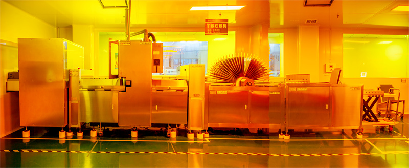 7、干膜壓膜機(jī).jpg